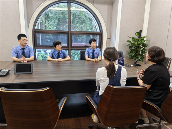 办案 接待当事人.jpg